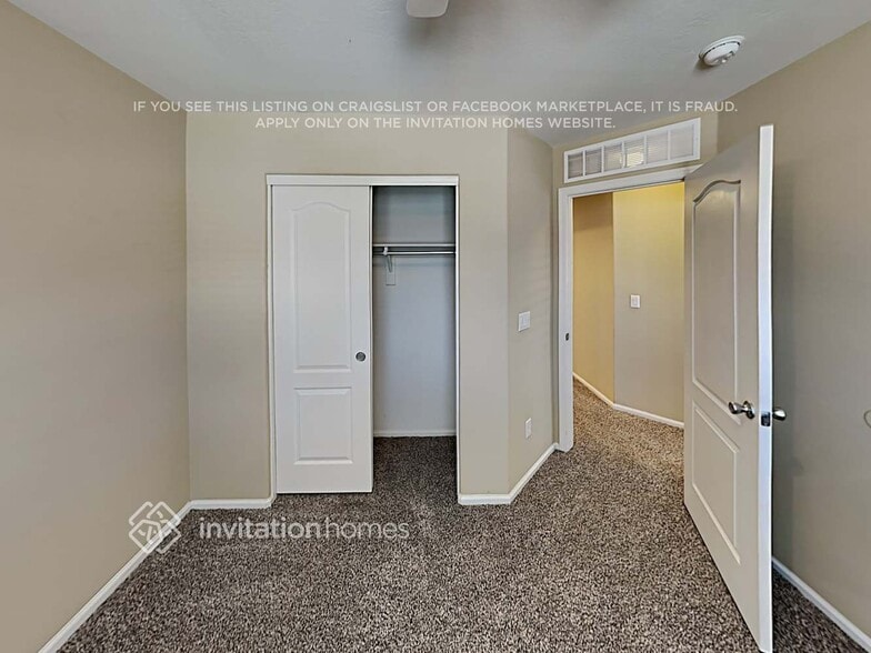 Building Photo - 865 S Pheasant Dr