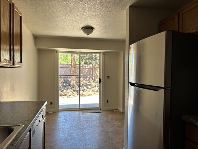 Building Photo - 3 BR/2BA Home In Tamarack Park East