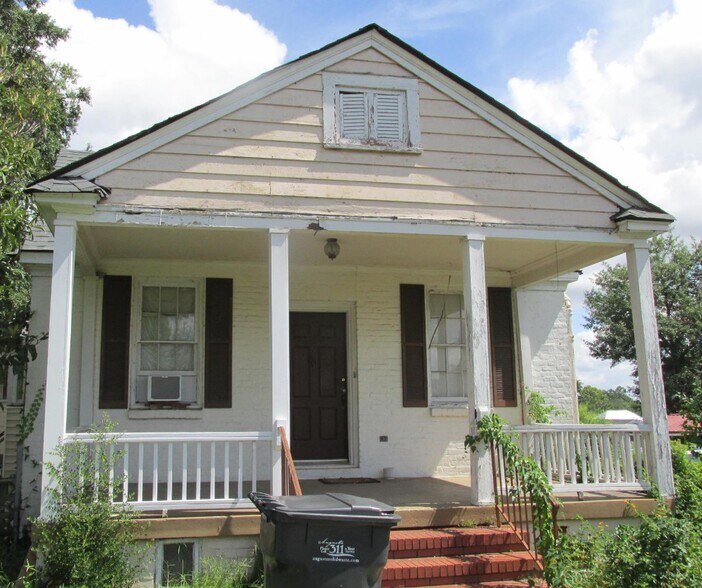 Front View - 2157 Richmond Ave