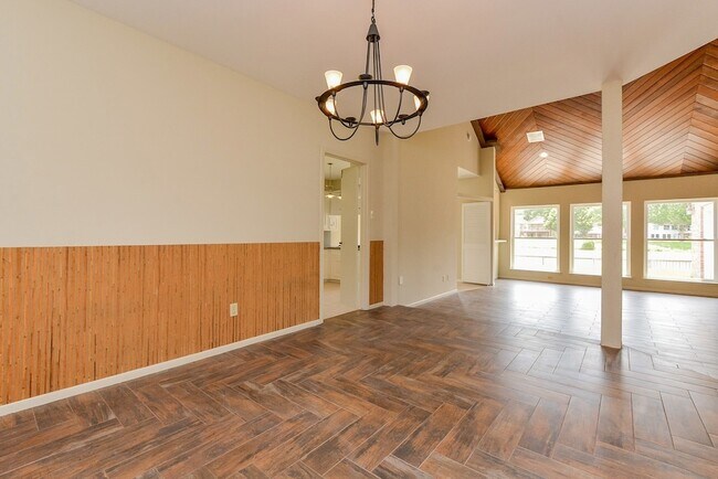 Building Photo - 1231 Creekford Cir