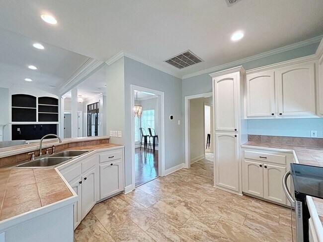 Building Photo - 3919 Meadow Ridge Dr