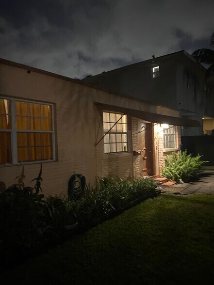 Building Photo - 1588 NE 110th St