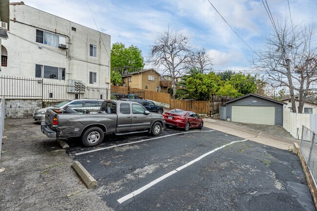 Parking - 1411 Mohawk St