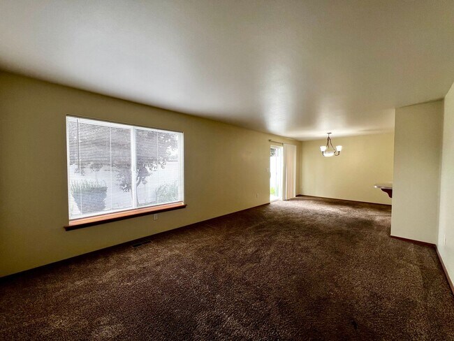 Building Photo - pl102