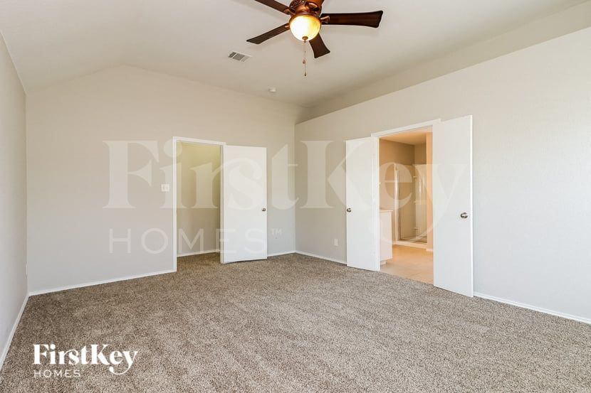 Building Photo - 500 Stone Crossing Ln