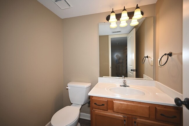 Building Photo - Two Bedroom & 2.5 Bath Townhome with 1 car garage in Oak Valley Estates