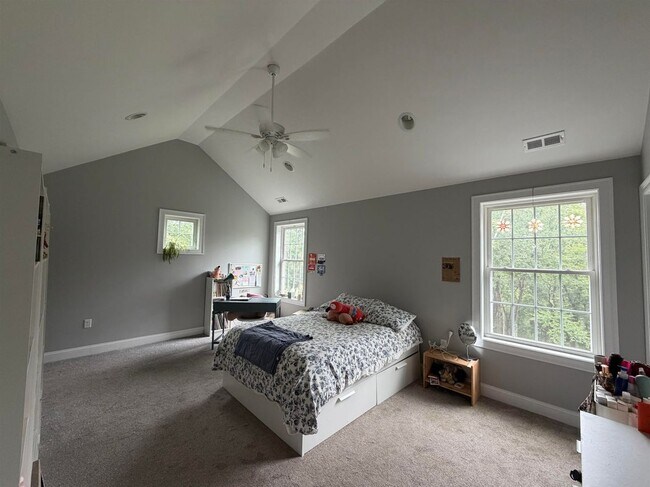 Building Photo - 13A Cedar Ridge Dr