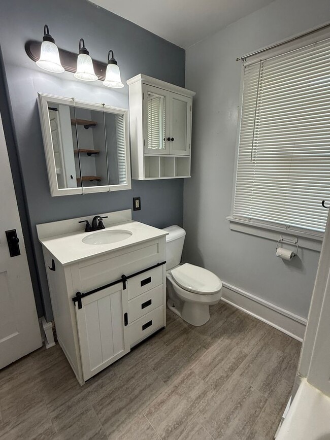 Building Photo - For Rent: Spacious 4-Bedroom Home in Moline, IL – $1,750/month