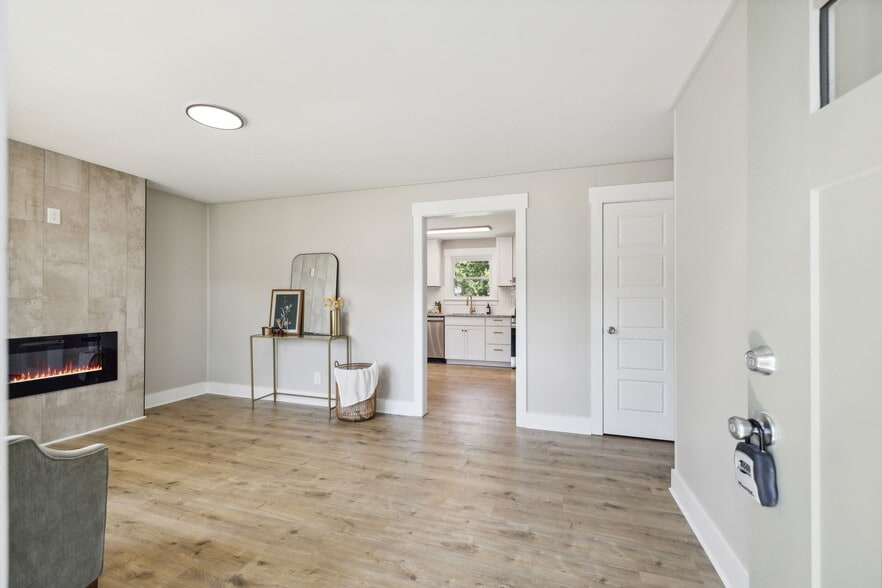 Living room #1 - 132 Elaine Dr