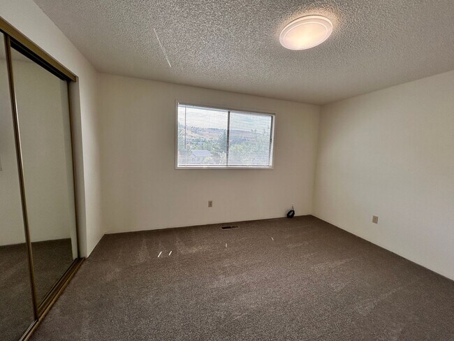 Building Photo - 846 Homedale Rd