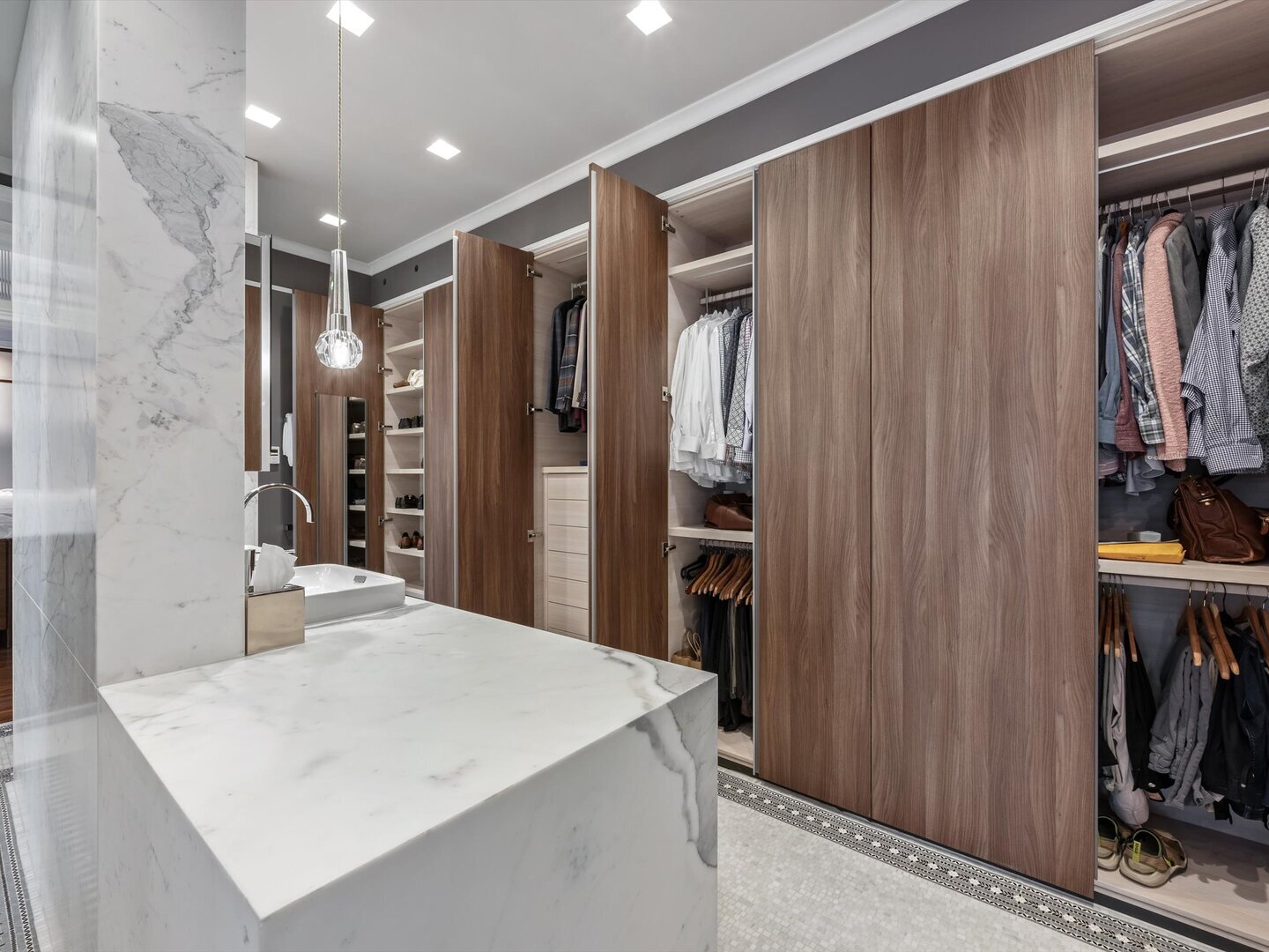 Building Photo - 1210 N Astor St