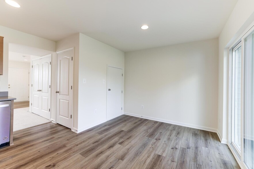 Building Photo - 47 Orch Grn Dr