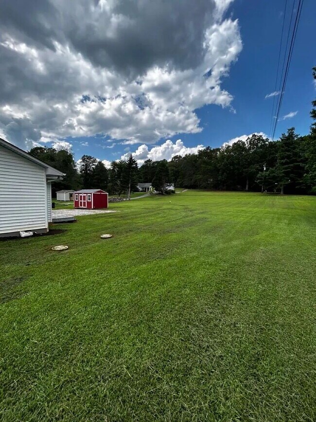 Building Photo - 2 Bedroom Home Outside Walhalla City Limits