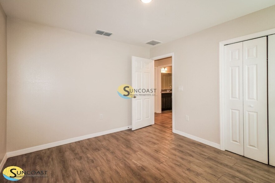 Building Photo - 14111 SW 48th Ct