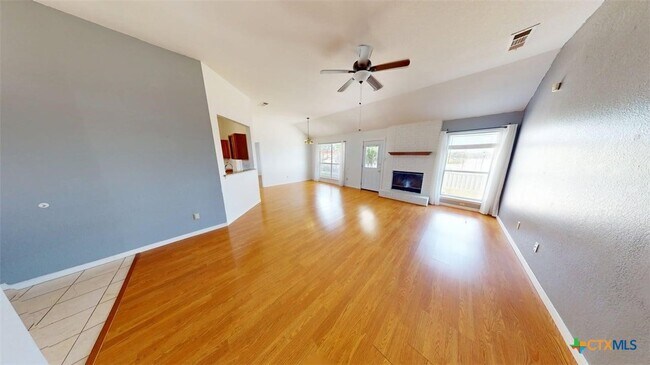 Building Photo - 411 Tomahawk Dr