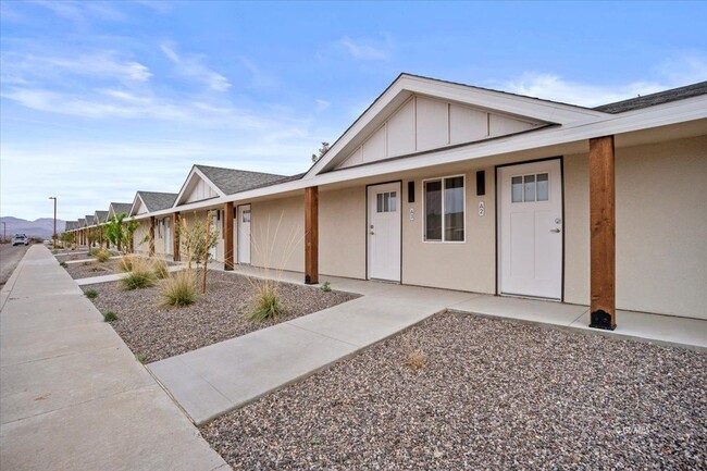 Building Photo - 1879 Peppertree Dr