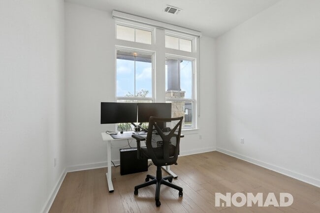 Building Photo - Spacious 5BR House in Buda