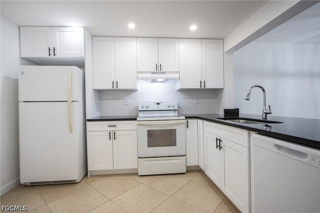 Building Photo - 1083 Forest Lakes Dr