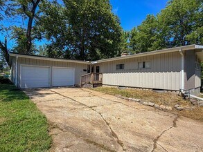 Building Photo - 6306 Fairlane Dr