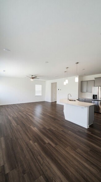 Building Photo - 5531 Hydrangea St
