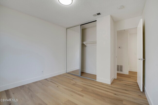 Building Photo - 974 Quarterhorse Ln