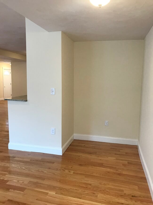 Building Photo - 18 Rockdale Ave