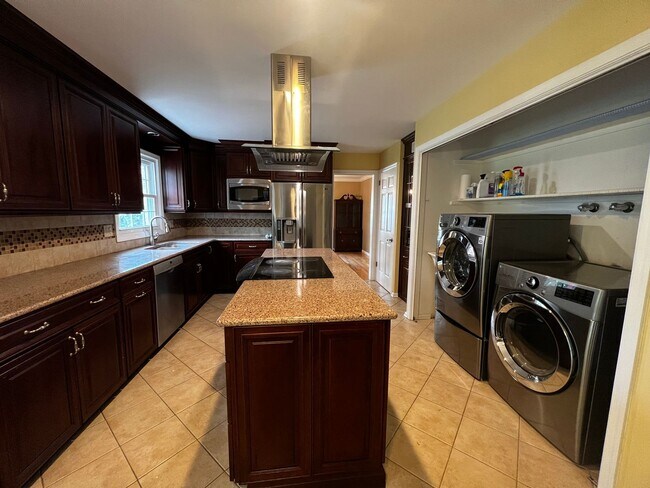 Building Photo - 75 Plymouth Cir