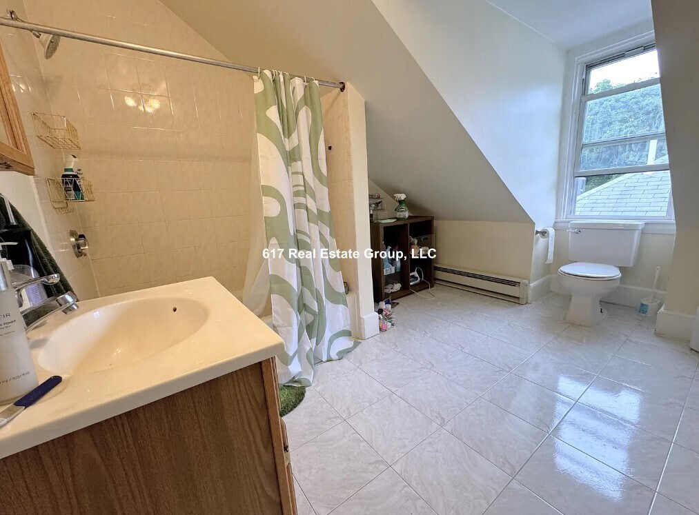 Building Photo - 216 Freeman St