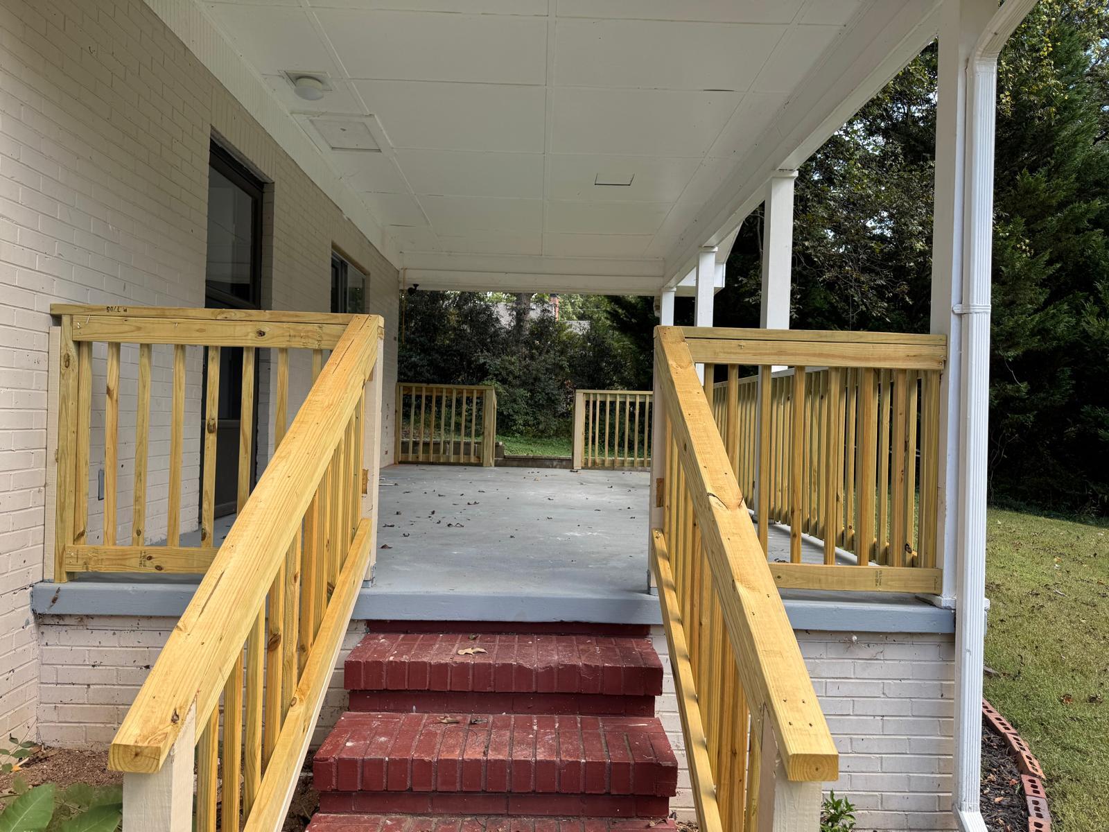 Building Photo - 1112 Riverside Ter
