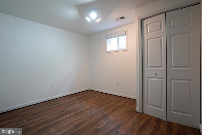 Building Photo - 2017 N Cameron St