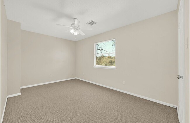 Building Photo - 1309 S Heron Dr