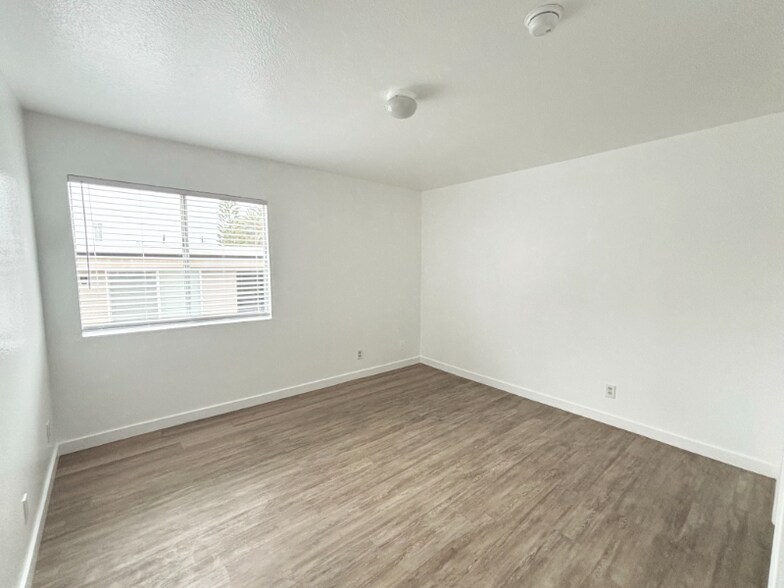 Building Photo - 530 N Ardmore Ave