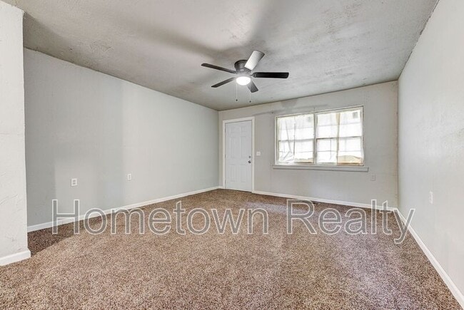 Building Photo - 1135 N Billen Ave