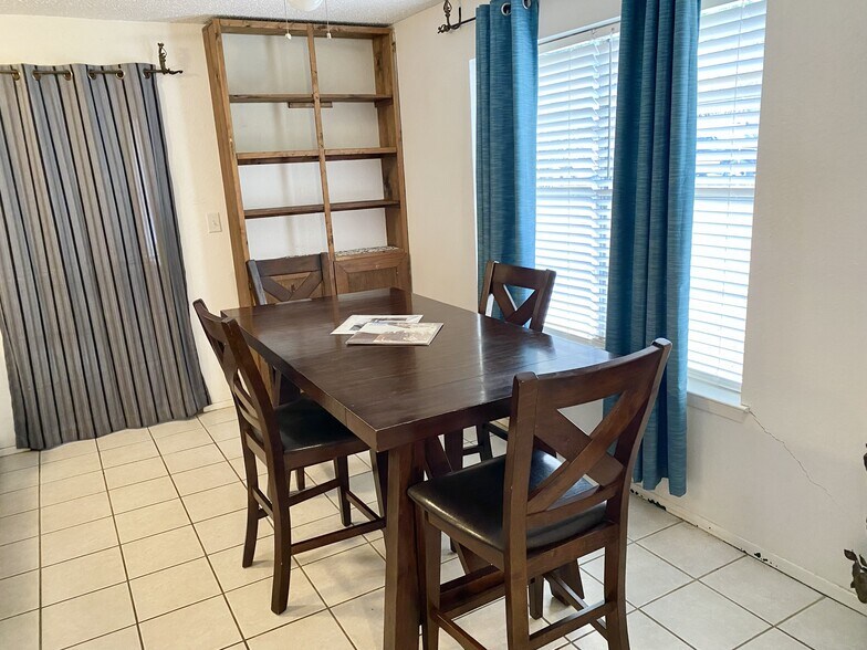 Dining room - 1918 Castle Gate Cir