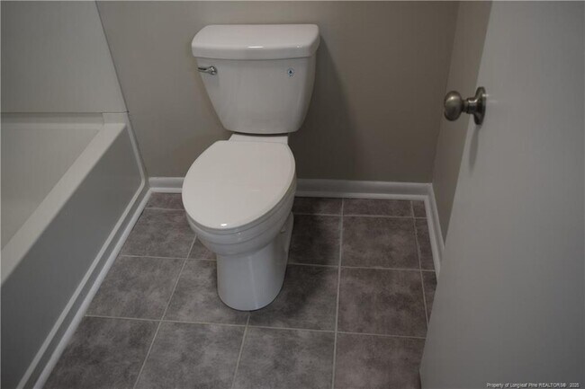 Building Photo - 668 Bartons Landing Pl