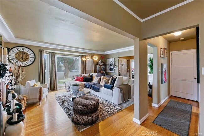 Building Photo - 3907 Edgehill Dr