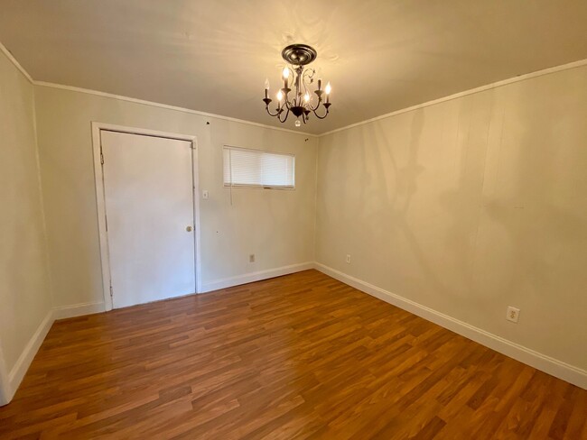 Building Photo - Move in special 2nd months rent $350 off