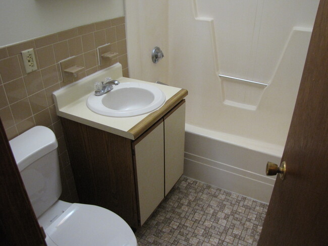 Building Photo - Center Court Apartments