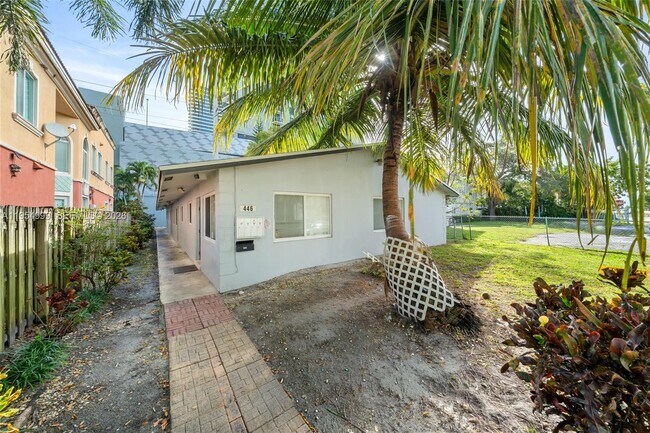 Building Photo - 446 SW 4th Ave