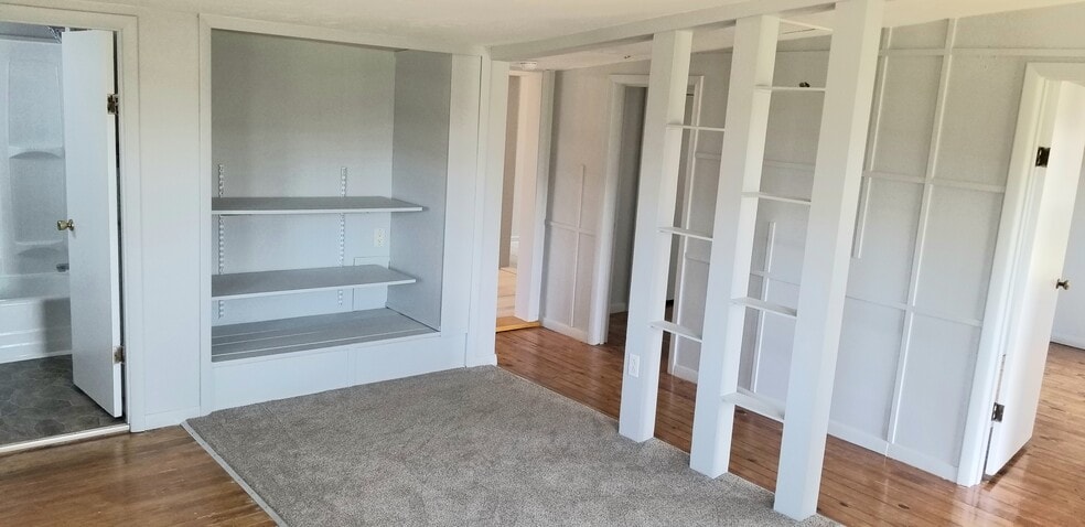 Livingroom - 4619 West St