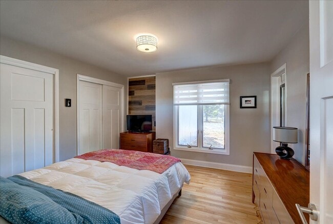 Building Photo - 5601 Russett Rd