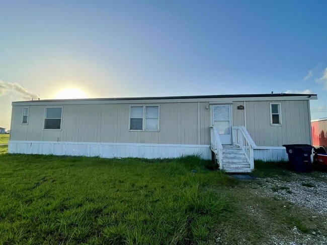 Primary Photo - 8810 Los Robles Ave