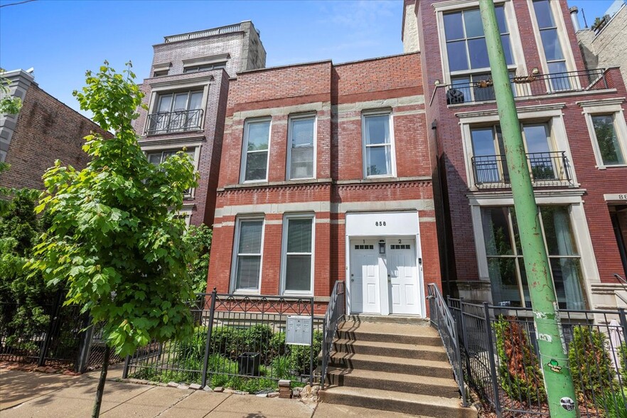 Primary Photo - 858 N Paulina St