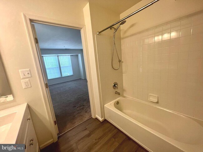 Building Photo - 7532 Coxton Ct