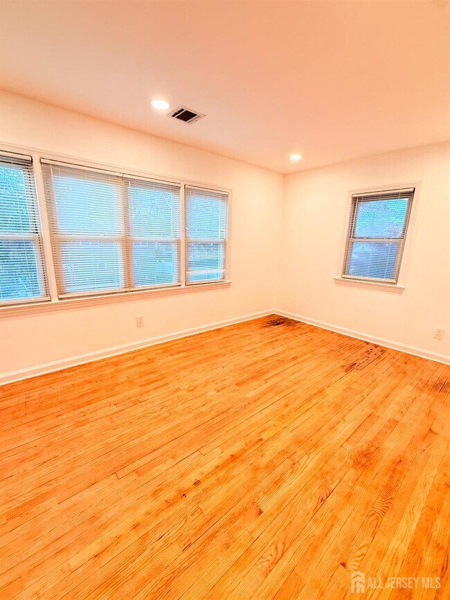 Building Photo - 385 Pierson Ave