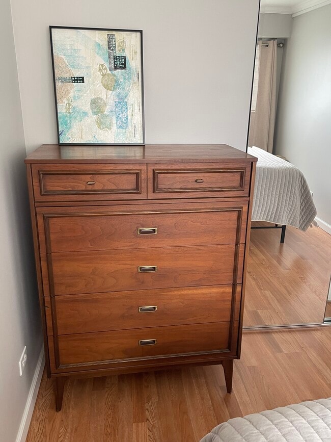 Mid-century modern vintage dresser. - 1521 Alexander St