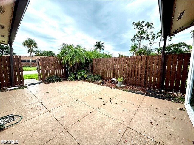 Building Photo - 5660 Foxlake Dr
