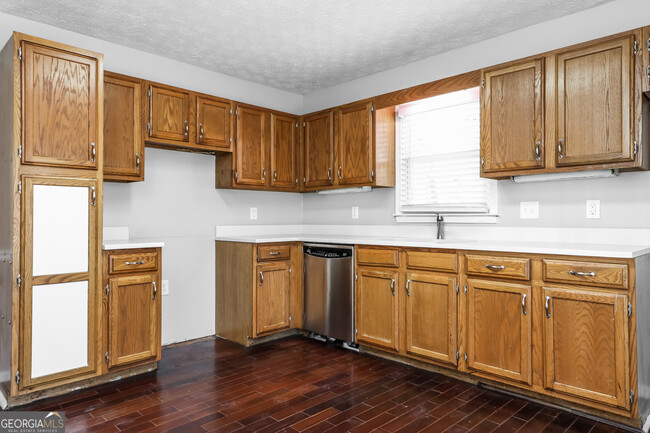 Building Photo - 4110 Summer Wood Dr