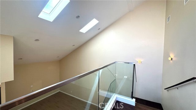 Building Photo - 16 Willow Tree Ln