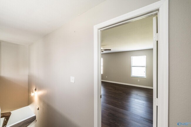 Building Photo - 217 Whitestone Dr NE
